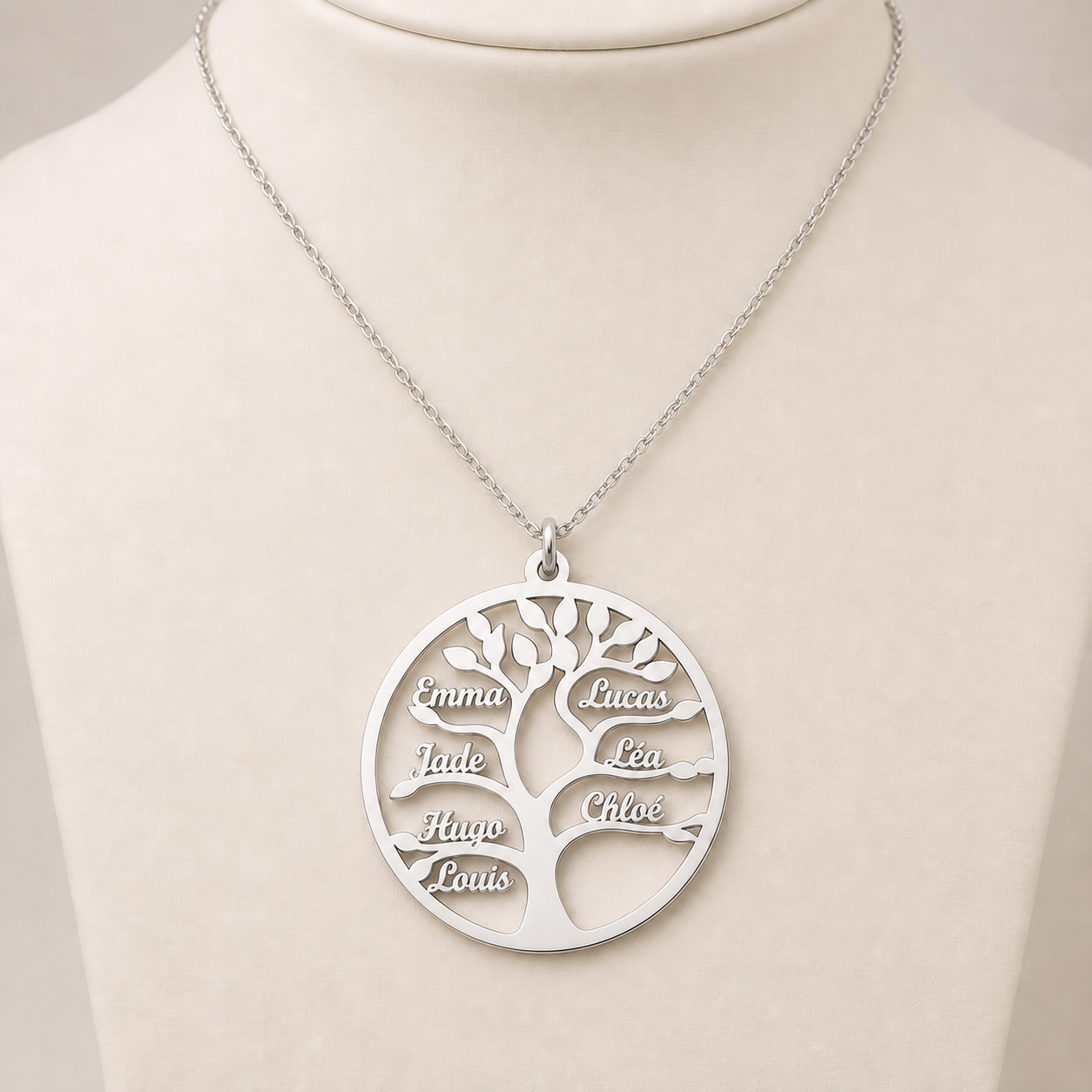 Collier Arbre de Vie personnalisable avec prénoms français sur buste neutre