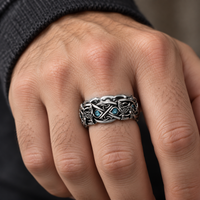 Thumbnail for Bague Celtique Loup nordique portée à la main, taille 52