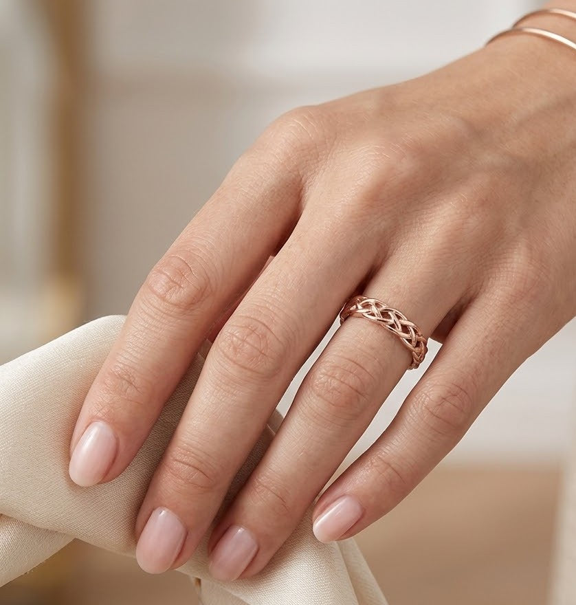 bague celtique femme portée